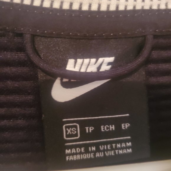 NIKE | Crop sweater | XS - Picture 2 of 3